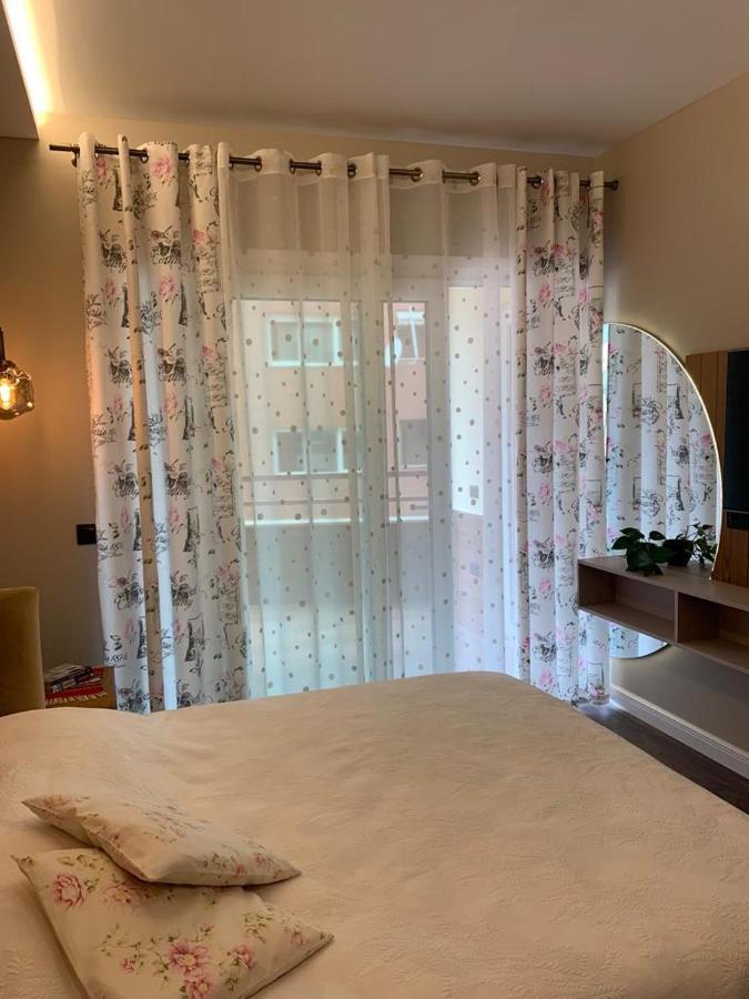 Central Deluxe Apartment 티라나 외부 사진