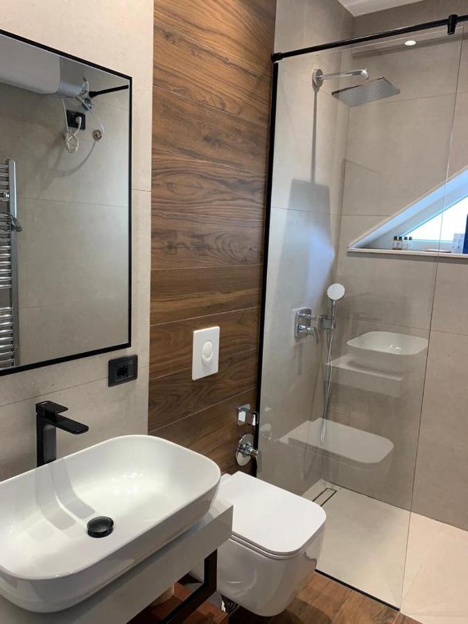 Central Deluxe Apartment 티라나 외부 사진
