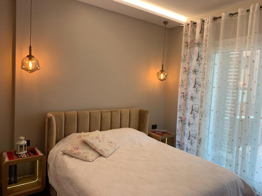 Central Deluxe Apartment 티라나 외부 사진