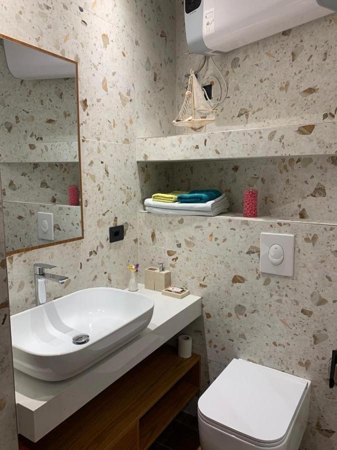 Central Deluxe Apartment 티라나 외부 사진